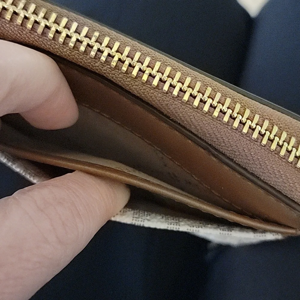 Michael Kors Jet Set Travel Medium Zip-Around Card Case
